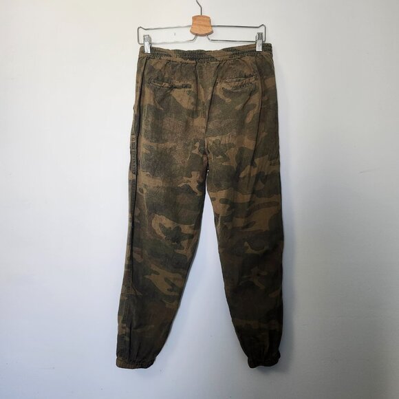 BLANK NYC | Women's Camo Linen Drawstring Jogger - Picture 3 of 13